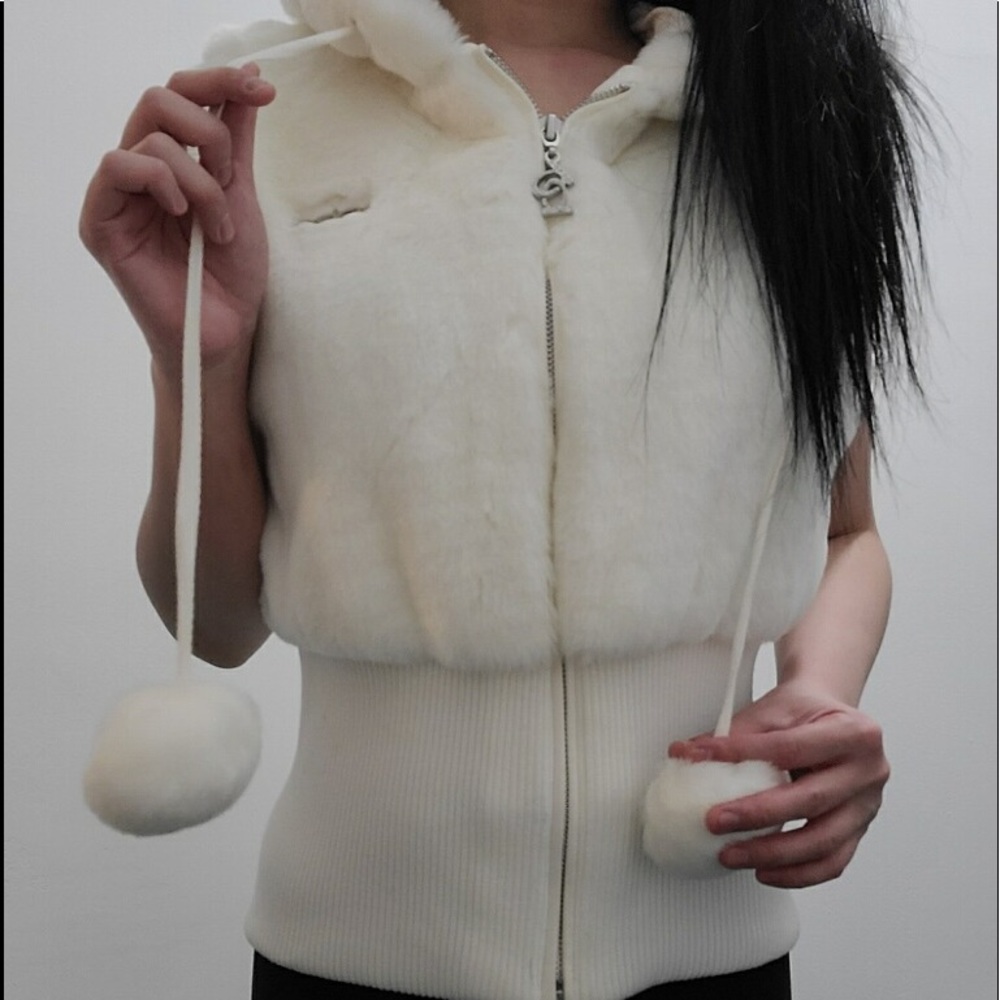 rabbit faux fur sweater vest logo hoodie pom